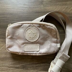 Canada Lululemon Belt Bag in Marble Grey
